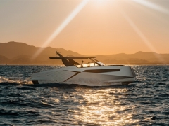 DRACAN 42双体多宝视讯：探索海洋的奢华之舟